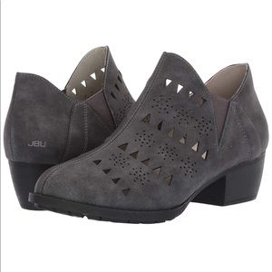 JBU Evelyn boots olive color